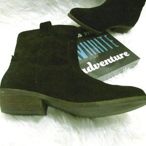 DV by Dolce Vita black suede ankle boots size 6